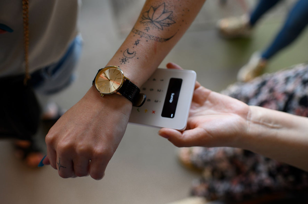 Pay contactless with your watchstrap - NFC - wearable